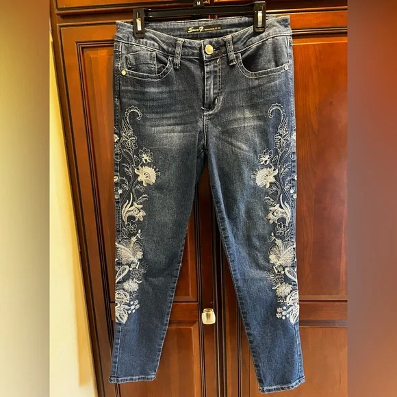 7 For All Mankind Floral Embroidered Skinny Jeans - 10 - Picture 1 of 7